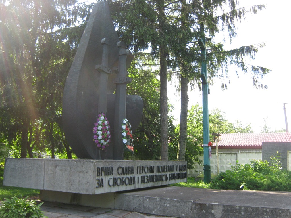 Меморіальний комплекс на честь воїнів народно-визвольної війни під проводом Богдана Хмельницького, громадянської війни та Великої Вітчизняної війни